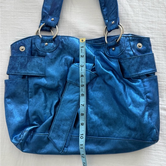 Y2K blue metallic faux leather shoulder bag w/ silver hardware - Picture 8 of 10
